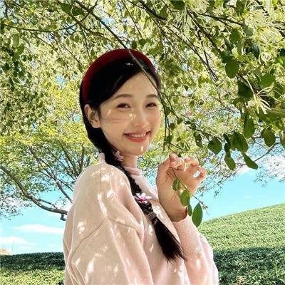 踉跄的女孩